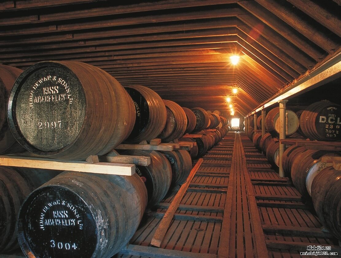 阿伯费尔迪酒厂的威士忌成熟