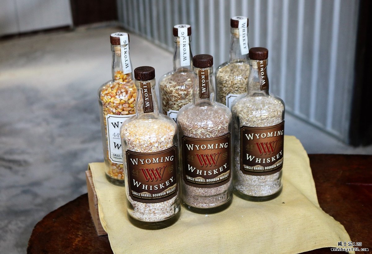 怀俄明州威士忌：其玉米，小麦和大麦大麦mashbill的例子（照片来源Jake Emen）