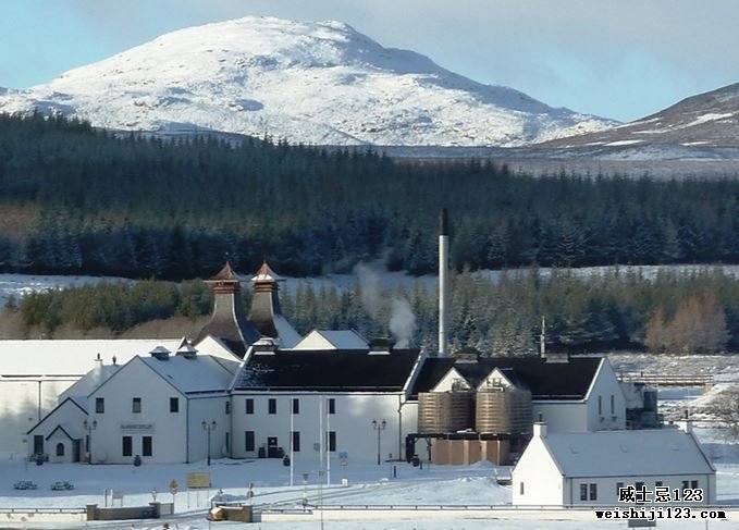 Dalwhinnie酿酒厂在雪中