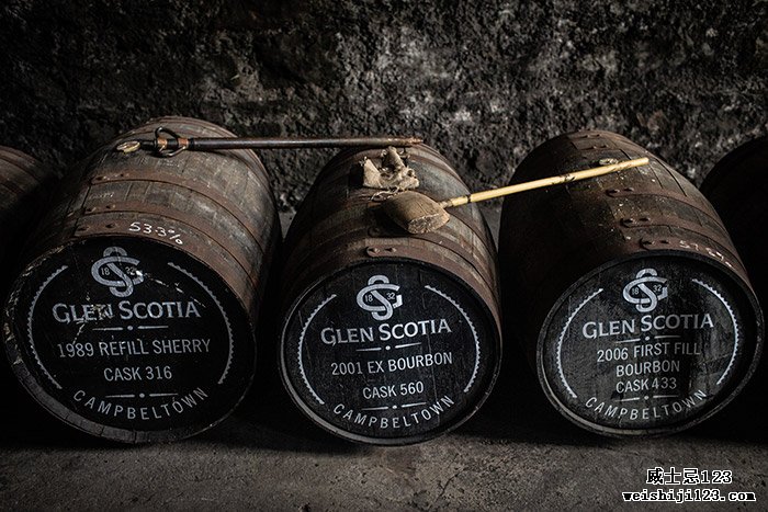 格伦斯科蒂酒厂（Glen Scotia Distillery）推动英国议会将坎贝尔敦（Campbeltown）定位为世界上最威士忌酒的地方