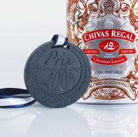 Christian Lacroix创作的Chivas 12 magnum在著名的摩纳哥Luxepack展览中获得最高设计奖