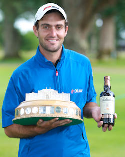 苏格兰公开赛冠军爱德华多·莫利纳里（Edoardo Molinari）和一瓶巴兰汀的30年威士忌