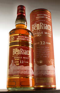 BenRiach的12年单一麦芽威士忌瓶的照片