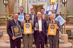 爱尔兰蒸馏厂团队的奖项-爱尔兰蒸馏厂在2012年威士忌图标奖上掠过董事会