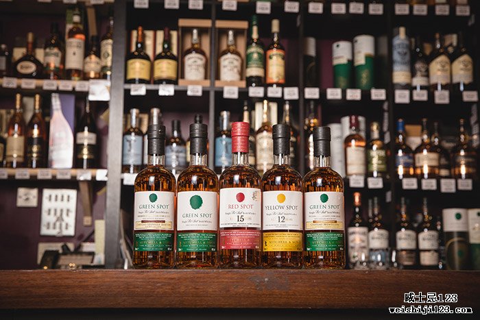 都柏林威士忌结合传统因新红点爱尔兰威士忌的推出而受到尊重