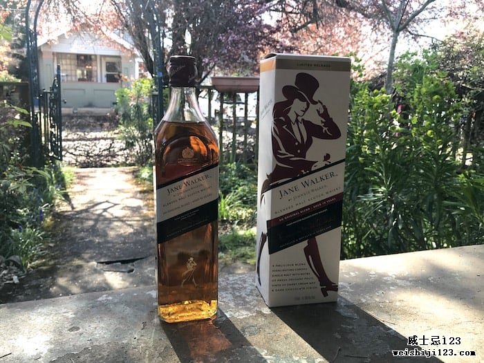 尊尼获加 (Johnnie Walker) 的简沃克 (Jane Walker) (2020)