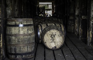 威士忌在肯塔基州巴兹敦的威利特酒厂仓库中成熟。 照片 © 2012 马克·吉莱斯皮 (Mark Gillespie)。