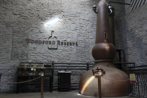 肯塔基州凡尔赛的Woodford Reserve酿酒厂蒸馏室。 照片 © 2011 马克·吉莱斯皮。