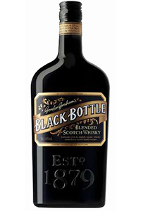 黑瓶混合苏格兰威士忌的新瓶身设计。 图片由 Burn Stewart Distillers 提供。