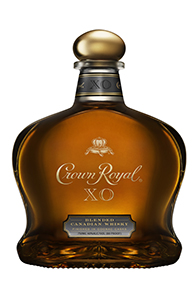 皇冠皇家 XO 加拿大威士忌。 图片由 Crown Royal/帝亚吉欧提供。