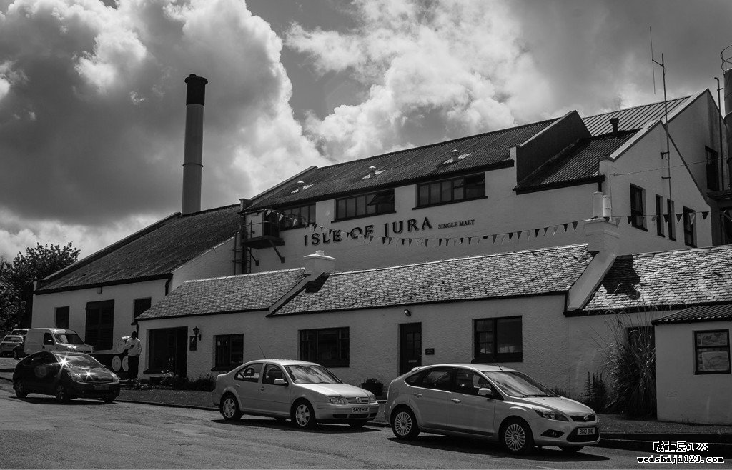 帝亚吉欧出售怀特麦凯的提议中包括怀特麦凯的汝拉酿酒厂。 照片 © 2010 马克·吉莱斯皮 (Mark Gillespie)。