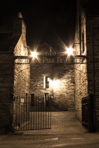 位于苏格兰奥克尼郡柯克沃尔的爱丁顿高原骑士酿酒厂。 照片 © 2013 年，马克·吉莱斯皮 (Mark Gillespie) 拍摄。