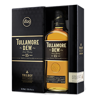 Tullamore D.E.W.三部曲爱尔兰威士忌。 图片由塔拉莫尔 DEW/William Grant & Sons 提供。
