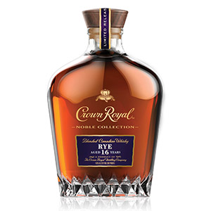 Crown Royal Noble Collection 16 年黑麦酒瓶。