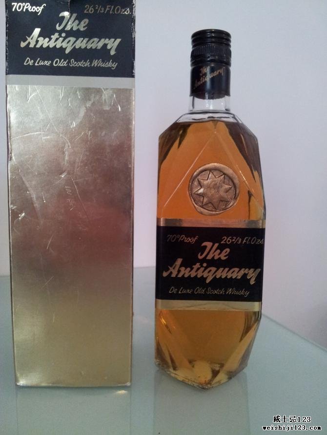 The Antiquary De Luxe Old Scotch Whisky