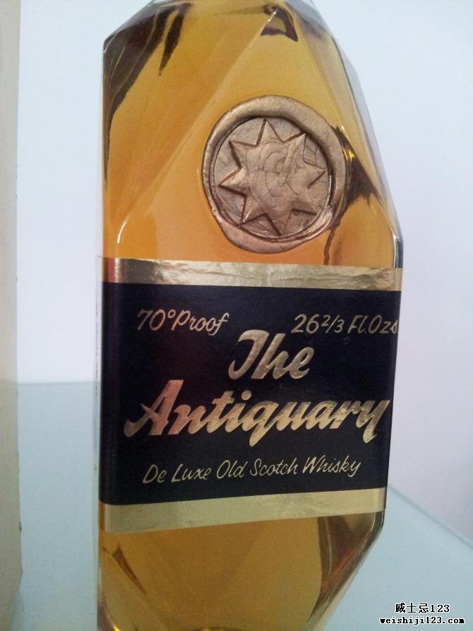 The Antiquary De Luxe Old Scotch Whisky